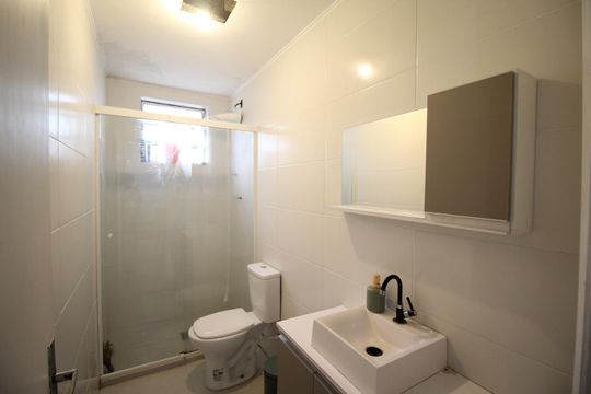 Banheiro de apartamento para alugar com 1 quarto, 42m² em Vila Ipiranga, Porto Alegre