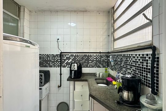 Cozinha de apartamento à venda com 1 quarto, 39m² em Copacabana, Rio de Janeiro