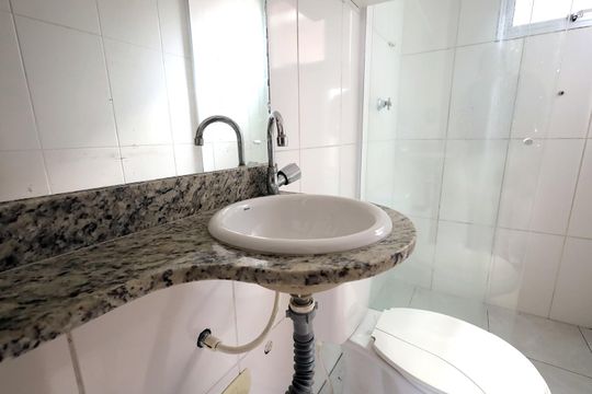 Banheiro da Suíte de apartamento à venda com 2 quartos, 56m² em Jardim das Maravilhas, Santo André