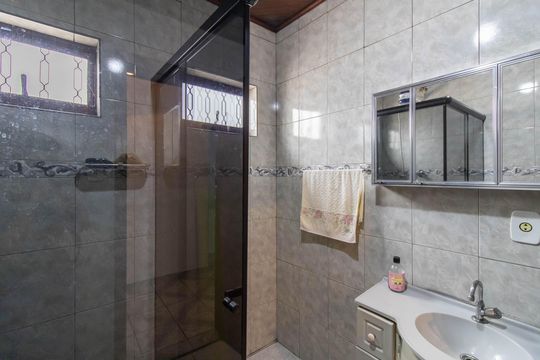 Banheiro de casa à venda com 3 quartos, 272m² em Vila Leda, Guarulhos