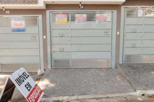 Fachada de casa à venda com 3 quartos, 141m² em Campo Grande, São Paulo