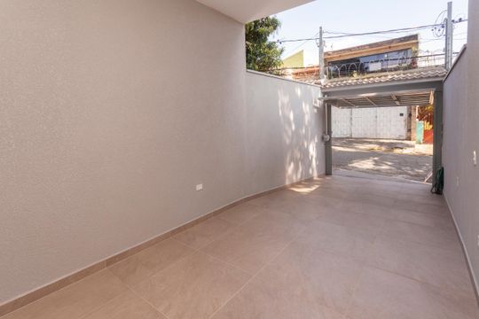 Garagem de casa à venda com 3 quartos, 141m² em Campo Grande, São Paulo