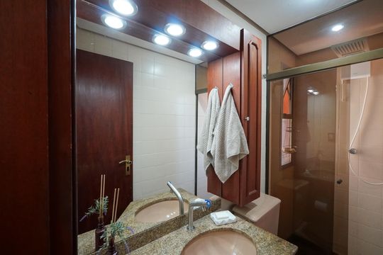 Banheiro social de apartamento à venda com 2 quartos, 157m² em Cambuci, São Paulo