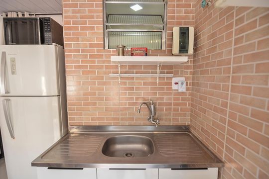 Cozinha de kitnet/studio para alugar com 1 quarto, 22m² em Tijuca, Rio de Janeiro
