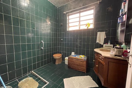 Banheiro Social 2 de casa à venda com 3 quartos, 250m² em Ferreira, São Paulo