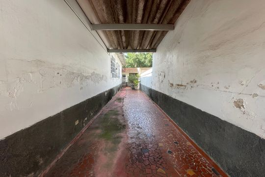 Garagem de casa à venda com 3 quartos, 250m² em Ferreira, São Paulo