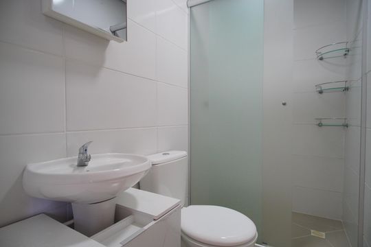 Banheiro da Suíte de apartamento à venda com 2 quartos, 58m² em Rincão, Novo Hamburgo