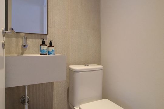 Lavabo de apartamento à venda com 2 quartos, 133m² em Itaim Bibi, São Paulo