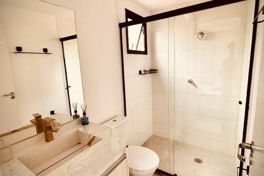 Banheiro de kitnet/studio à venda com 1 quarto, 26m² em Jardim das Acacias, São Paulo