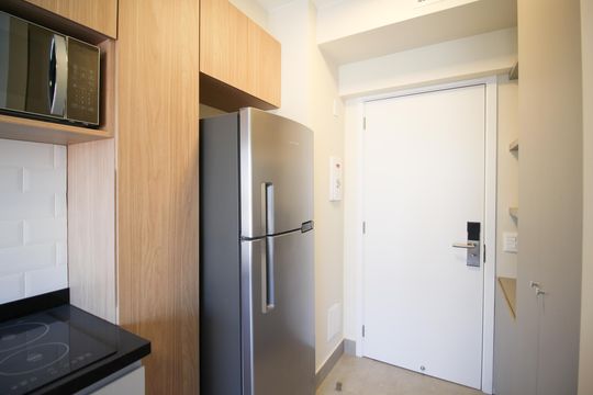 Cozinha de kitnet/studio para alugar com 1 quarto, 21m² em Indianópolis, São Paulo