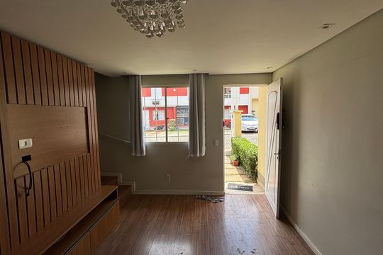 Sala  de casa de condomínio à venda com 2 quartos, 100m² em Vila Homero Thon, Santo André