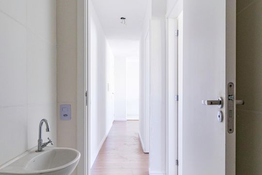 Banheiro Social de apartamento para alugar com 2 quartos, 44m² em Jardim Paris, São Paulo