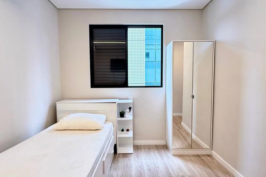 Quarto de apartamento à venda com 2 quartos, 55m² em Lourdes, Belo Horizonte