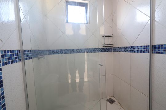 Banheiro de casa à venda com 3 quartos, 120m² em Ouro Branco, Novo Hamburgo