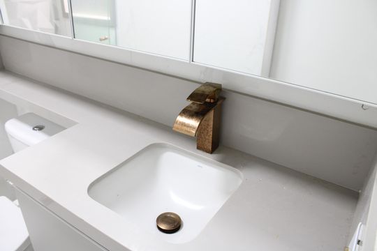 Banheiro de apartamento à venda com 1 quarto, 33m² em Água Rasa, São Paulo