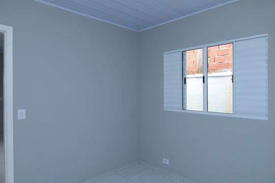 Quarto 2 de casa para alugar com 2 quartos, 70m² em Vila Santa Teresinha, São Paulo