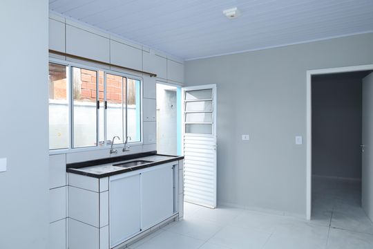 Cozinha de casa para alugar com 2 quartos, 70m² em Vila Santa Teresinha, São Paulo