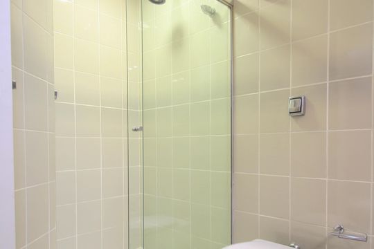 Banheiro 2 de apartamento à venda com 3 quartos, 245m² em Real Parque, São Paulo