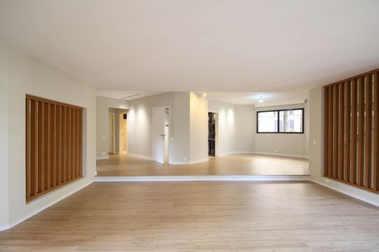 Sala de apartamento à venda com 3 quartos, 245m² em Real Parque, São Paulo