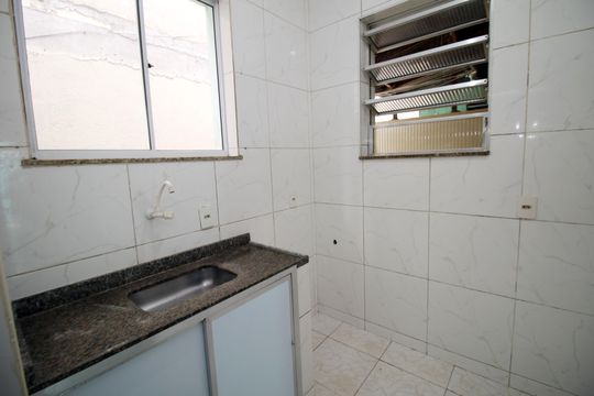 Cozinha de casa de condomínio para alugar com 2 quartos, 60m² em Penha Circular, Rio de Janeiro