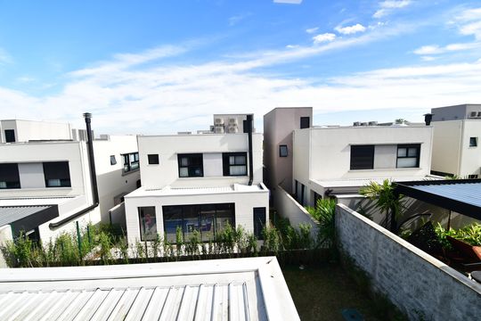 Vista da  Suíte 2 de casa de condomínio à venda com 3 quartos, 230m² em Parque Imperador, Campinas