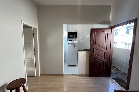 Sala de apartamento à venda com 1 quarto, 28m² em Jardim Guanabara, Rio de Janeiro