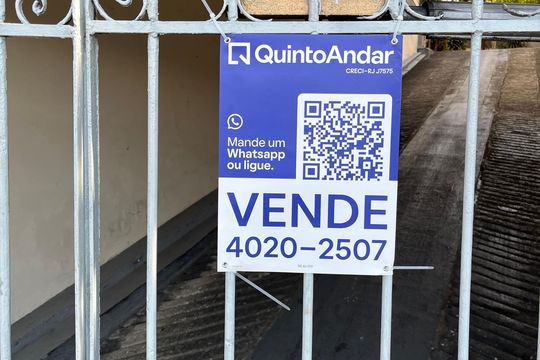 Placa de apartamento à venda com 1 quarto, 28m² em Jardim Guanabara, Rio de Janeiro