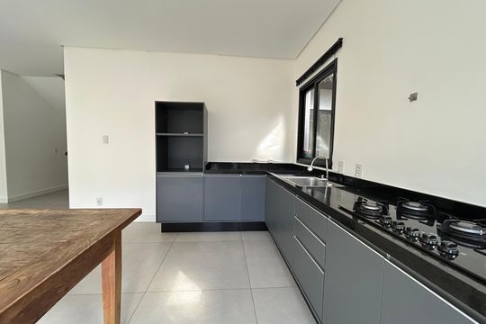 Cozinha de casa para alugar com 4 quartos, 130m² em Lagoa da Conceição, Florianópolis
