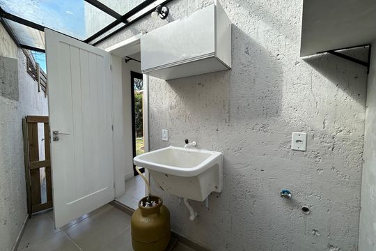 Área de Serviço de casa para alugar com 4 quartos, 130m² em Lagoa da Conceição, Florianópolis
