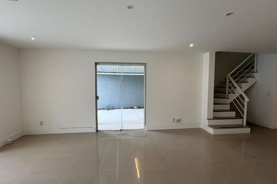 Sala de casa para alugar com 4 quartos, 235m² em Recreio dos Bandeirantes, Rio de Janeiro