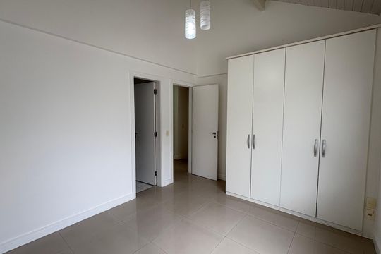 Casa para alugar com 4 quartos, 235m² em Recreio dos Bandeirantes, Rio de Janeiro