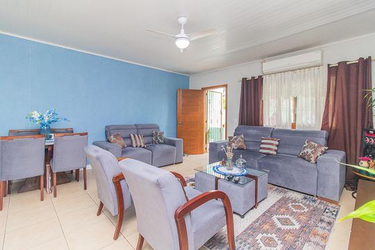 Sala de casa à venda com 2 quartos, 198m² em Partenon, Porto Alegre
