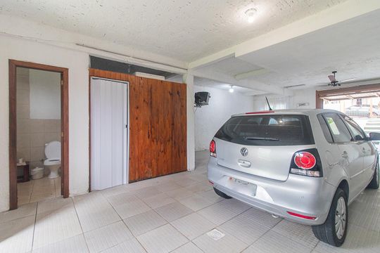 Garagem de casa à venda com 2 quartos, 198m² em Partenon, Porto Alegre