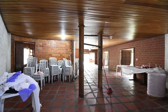 Sala 2 de casa para alugar com 4 quartos, 900m² em Guatupê, São José dos Pinhais