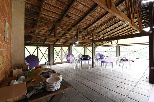 Salão  de casa para alugar com 4 quartos, 900m² em Guatupê, São José dos Pinhais