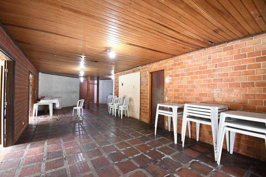Sala 2 de casa para alugar com 4 quartos, 900m² em Guatupê, São José dos Pinhais