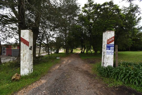 Entrada de casa para alugar com 4 quartos, 900m² em Guatupê, São José dos Pinhais