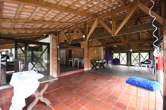Casa para alugar com 4 quartos, 900m² em Guatupê, São José dos Pinhais