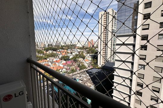 Varanda da Sala/Cozinha de apartamento para alugar com 1 quarto, 31m² em Campo Belo, São Paulo