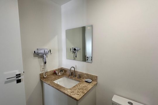 Banheiro da suíte  de apartamento para alugar com 1 quarto, 31m² em Campo Belo, São Paulo