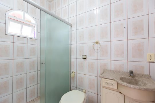 Banheiro 1 de casa para alugar com 2 quartos, 100m² em Itaquera, São Paulo