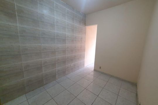 Sala de apartamento para alugar com 1 quarto, 45m² em Benfica, Rio de Janeiro