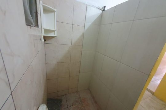 Banheiro de apartamento para alugar com 1 quarto, 45m² em Benfica, Rio de Janeiro