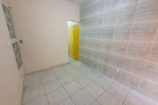 Sala de apartamento para alugar com 1 quarto, 45m² em Benfica, Rio de Janeiro