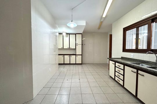 Cozinha  de casa para alugar com 5 quartos, 320m² em Bom Abrigo, Florianópolis