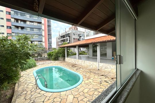 Quarto área de serviço - Vista de casa para alugar com 5 quartos, 320m² em Bom Abrigo, Florianópolis