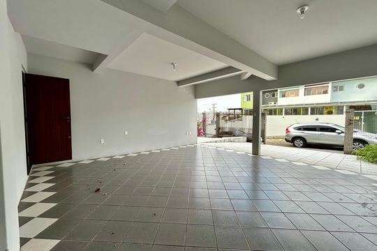 Garagem de casa para alugar com 5 quartos, 320m² em Bom Abrigo, Florianópolis