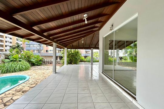 Varanda gourmet de casa para alugar com 5 quartos, 320m² em Bom Abrigo, Florianópolis