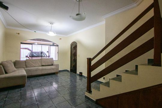 Casa à venda com 3 quartos, 252m² em Jardim Las Vegas, Santo André