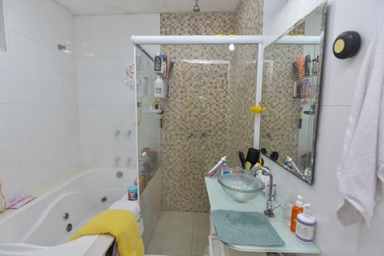 Banheiro Social de casa de condomínio à venda com 2 quartos, 65m² em Andaraí, Rio de Janeiro